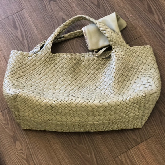 FALOR: Italian leather bag by Falor in Sage green - Picture 2 of 10